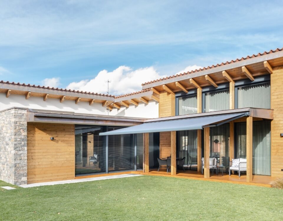 Tendal sobre la terrassa d'una casa unifamiliar, Tendals Caballol