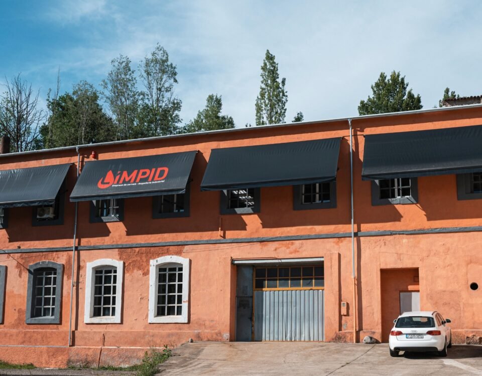 Tendals amb retolació corporativa per a indústria - projecte de Tendals Caballol (7)